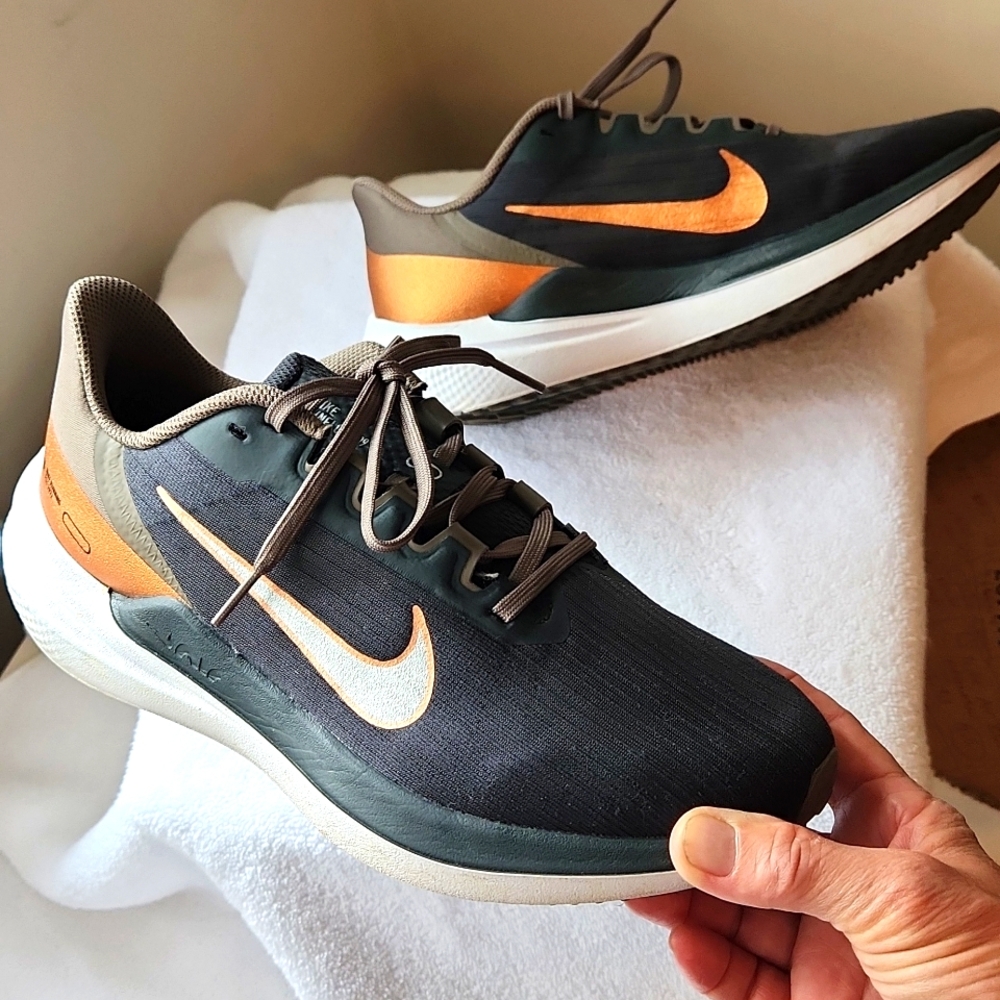 Nike Winflo 9 Running Shoes Women's US 9 Black Brown  NEW nwot